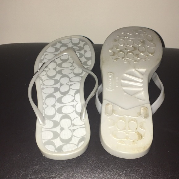 Coach - Picture 3 of 3